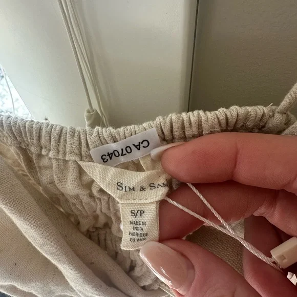 SIM & SAM Stylish Beige Ruffled Top - Picture 3 of 4